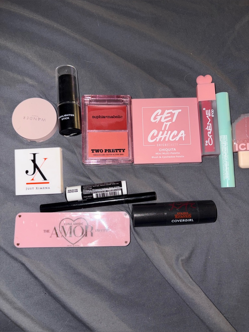 Makeup bundle - Picture 2 of 3